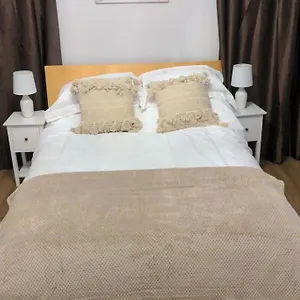 4 Bedroom Near Racecourse Apartment York